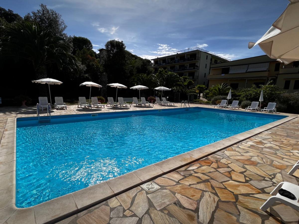 Monolocali Le Lecce Pool & Tennis Каполивери Экстерьер фото